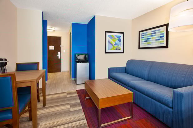 Images Holiday Inn Express & Suites Warrenton by IHG