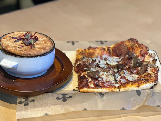 Images 1717 KITCHEN + COCKTAILS