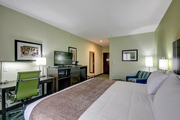 Images Holiday Inn Express & Suites Carrizo Springs by IHG