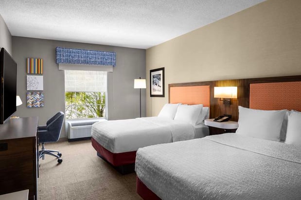 Images Hampton Inn & Suites State College at Williamsburg Square