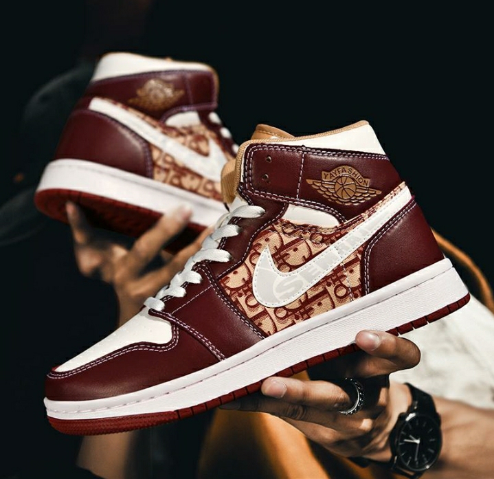 TOLO SIX, Keine in Düsseldorf