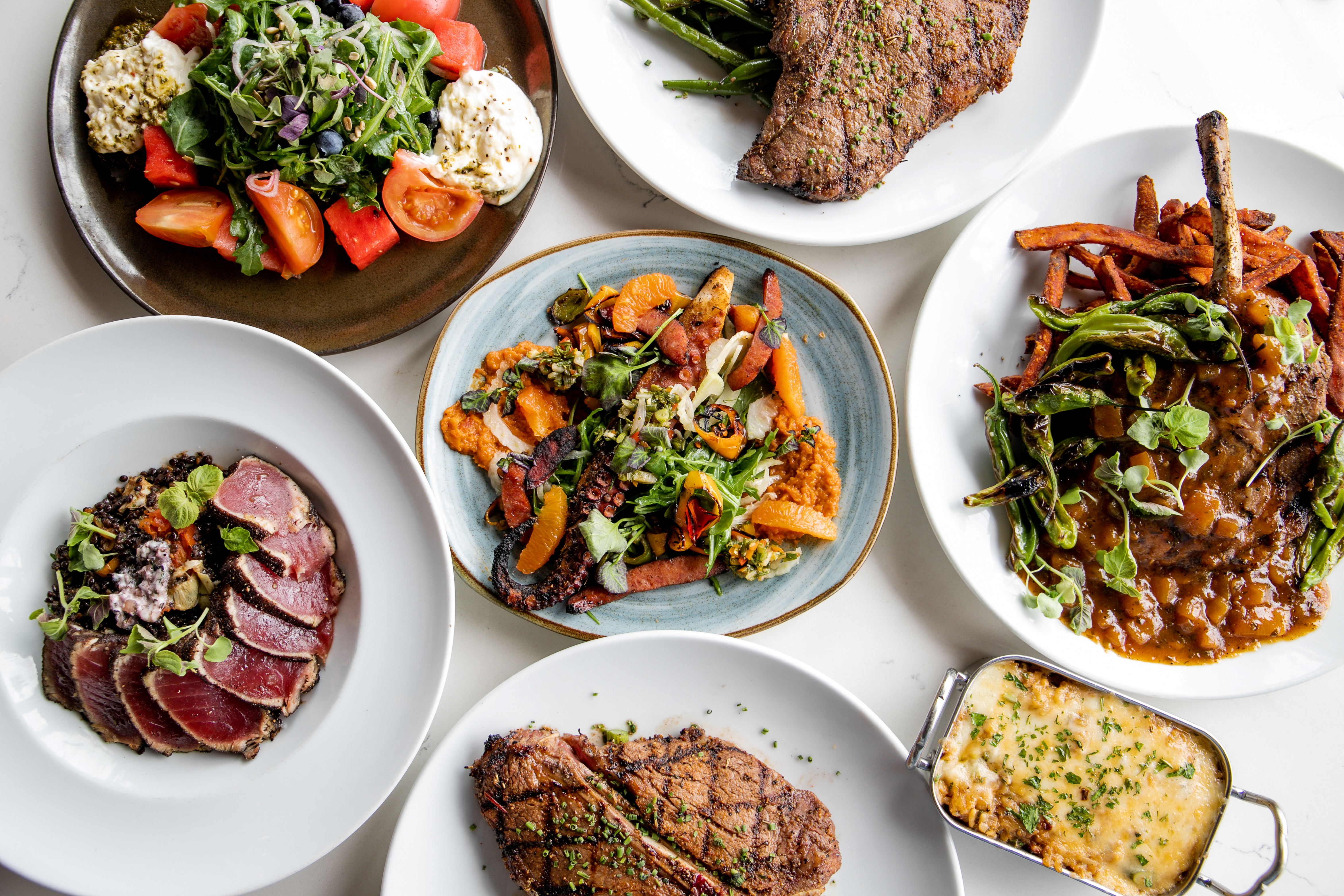 333 Pacific&rsquo;s innovative menu features premier steaks and fresh seafood with modern presentations.  Order from seasonal Half Shell Oysters the Raw Bar or entr&eacute;e favorites such as the Filet Trio, Seared Main Scallops or the Braised Short Rib.