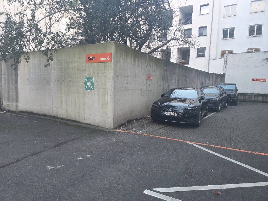 SIXT Autovermietung Köln Hauptbahnhof, Trankgasse 11 im Hbf in Köln