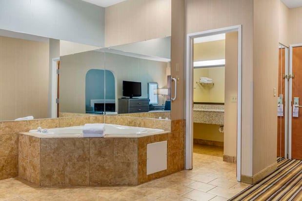 Images Best Western Plus New England Inn & Suites
