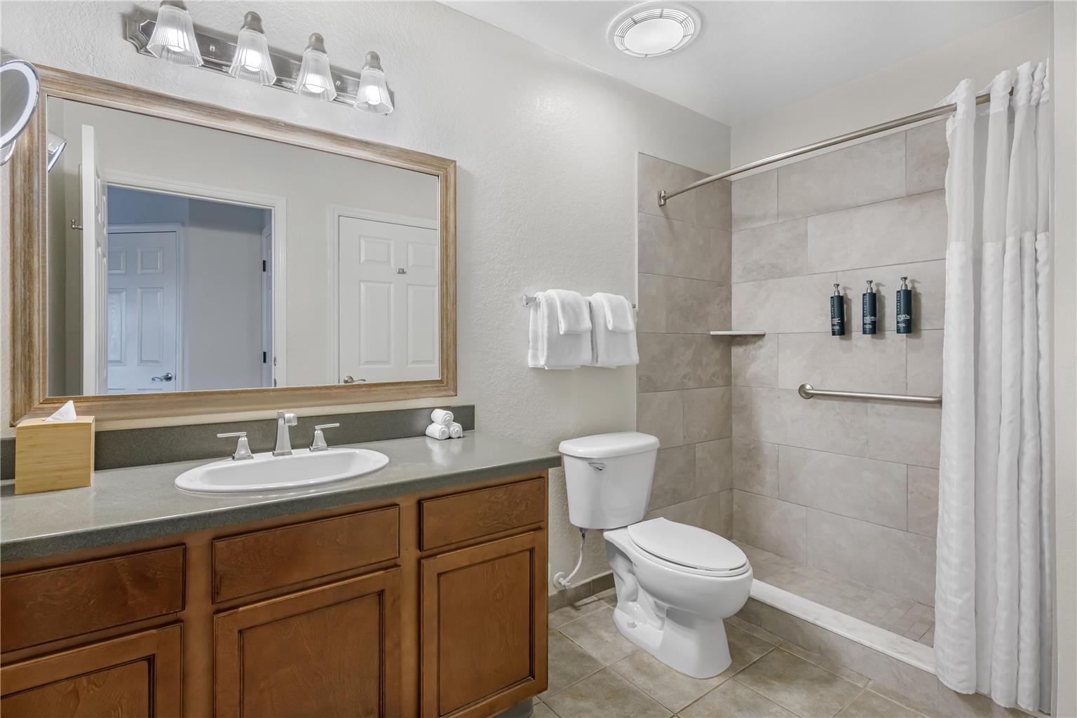 Guest room bath 