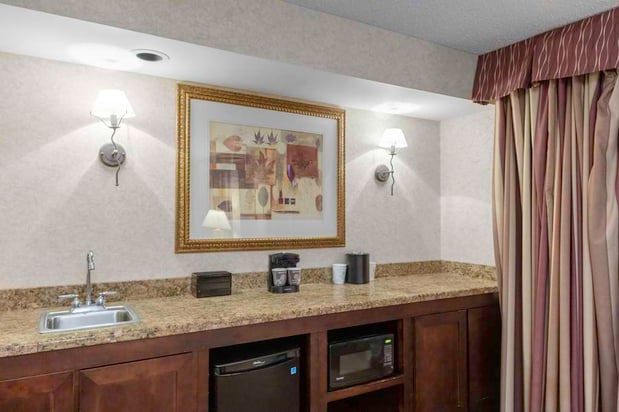 Images Embassy Suites by Hilton Kansas City Plaza