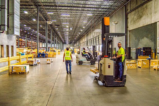 Images Crane Worldwide Logistics - HQ