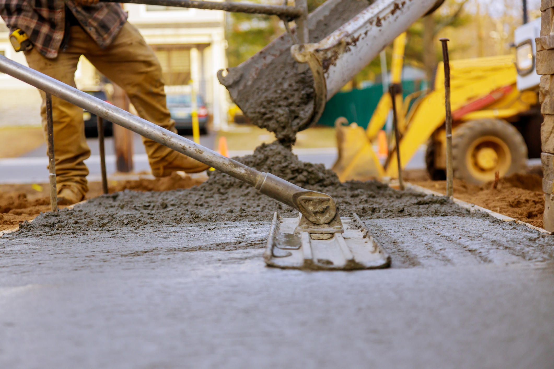 Whether your project involves laying a concrete foundation for new construction, removal and replacement of deteriorated surfaces, or laying a new driveway, sidewalk or patio, HQ Asphalt & Concrete has you covered. We service commercial projects, as well as residential, and our expert concrete contractors are experienced in a wide variety of concrete paving