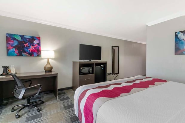 Images Best Western Medical Center North Inn & Suites Near Six Flags