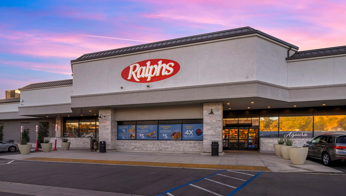 Twin Oaks Shopping Center