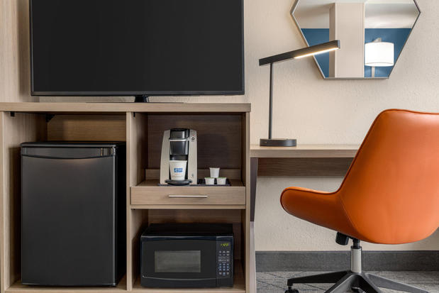 Images Holiday Inn Express & Suites Evansville Downtown by IHG