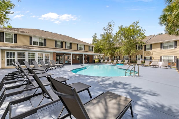 Images University Club Apartments