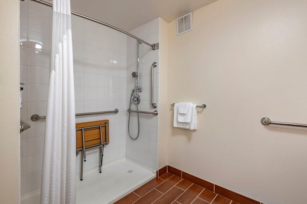 Images Holiday Inn Bangor by IHG