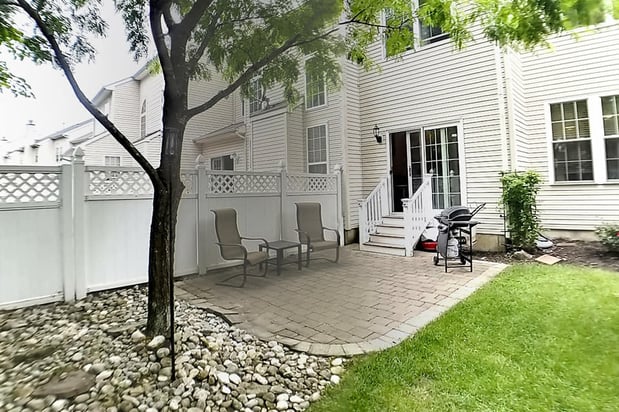 Images Kathleen Quarterman - Quarterman Realty Group