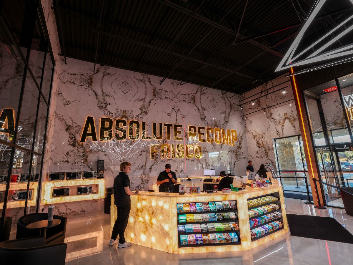 Step into a gym in Lombard that makes a statement from the moment you walk in. Bold design, premium finishes, and an energetic atmosphere set the tone for every workout.