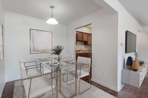 Images Creek Hill Apartment Homes
