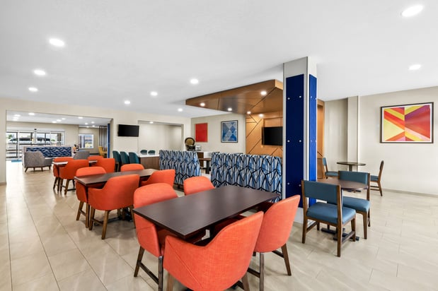 Images Holiday Inn Express & Suites Council Bluffs - Conv Ctr Area by IHG