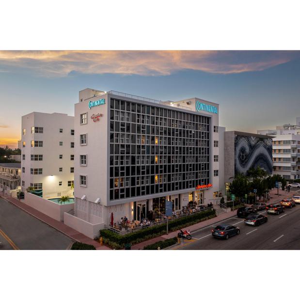 Hotel Continental Miami Beach, Tapestry Collection by Hilton Logo