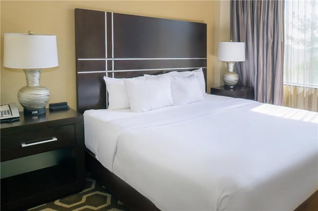 Images Embassy Suites by Hilton St. Louis Airport