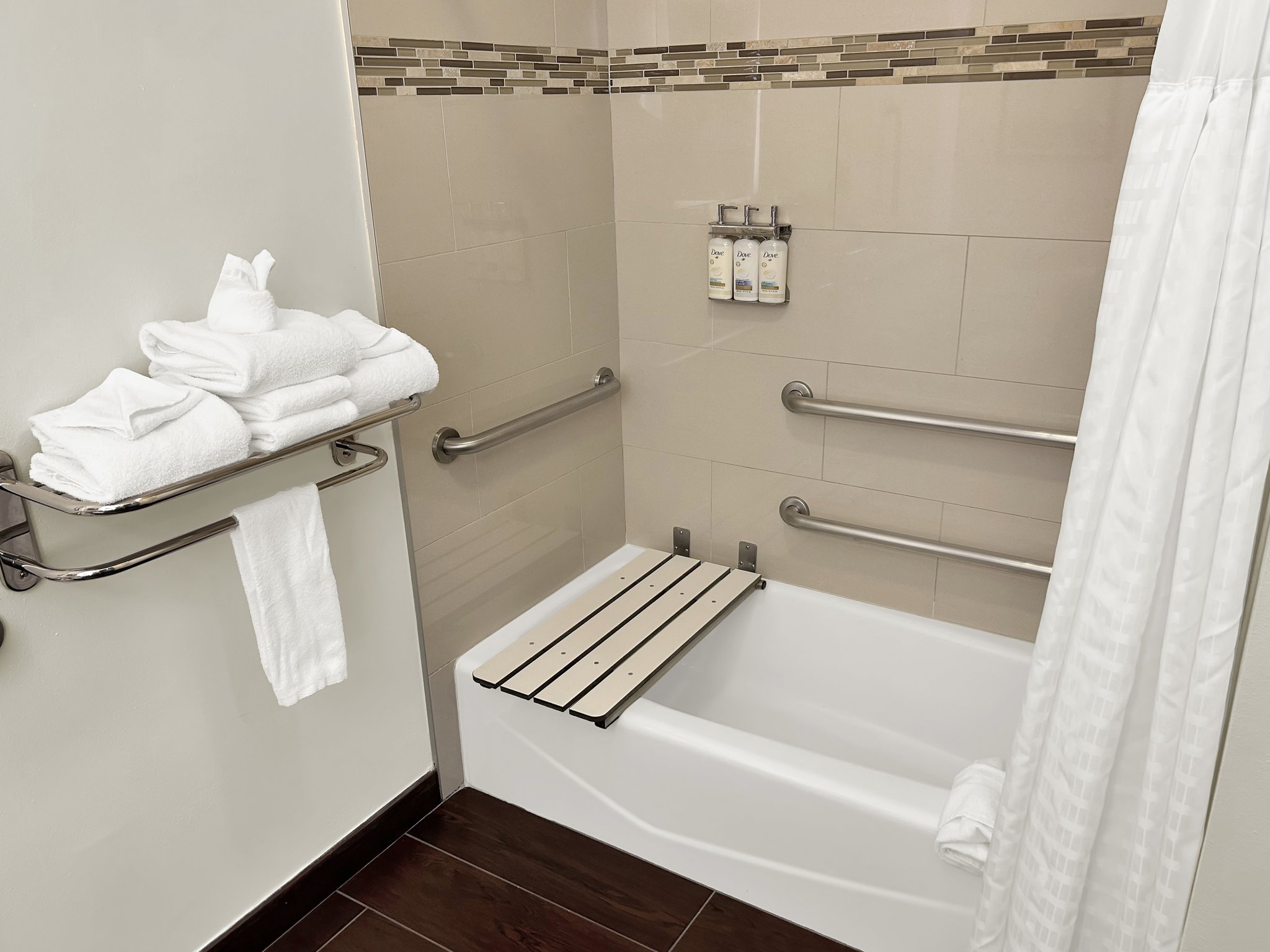 Holiday Inn Express & Suites Carpinteria by IHG Image