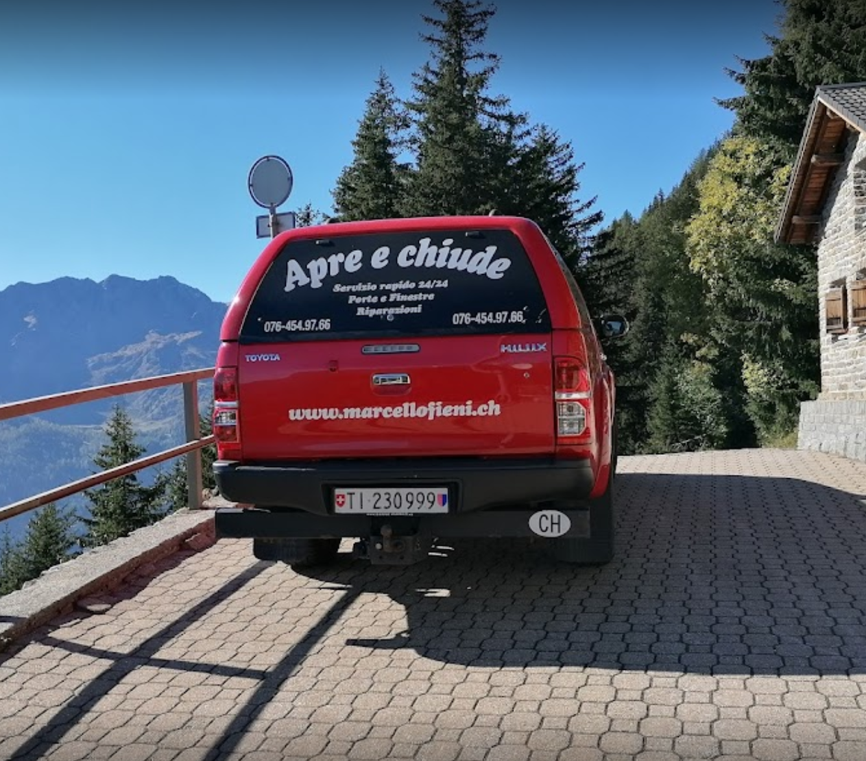 Bilder Apre e Chiude di Marcello Fieni