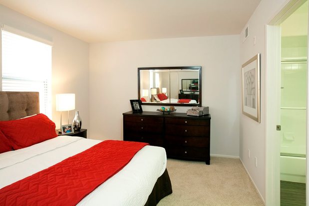 Images Plaza at Sherman Oaks