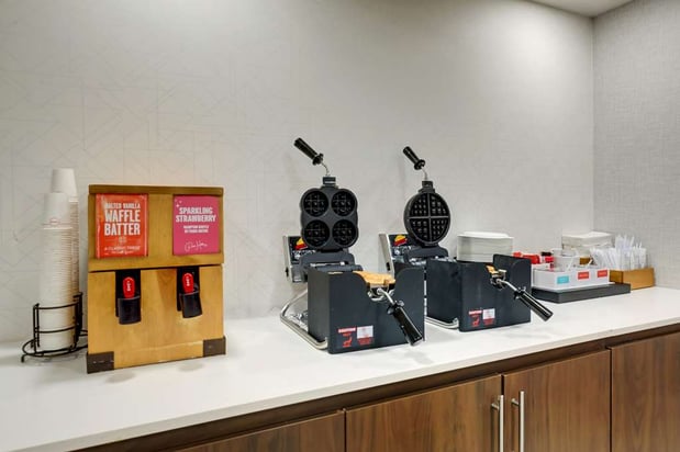 Images Hampton Inn & Suites St. Louis-Edwardsville