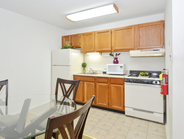 Images Country Manor Apartments
