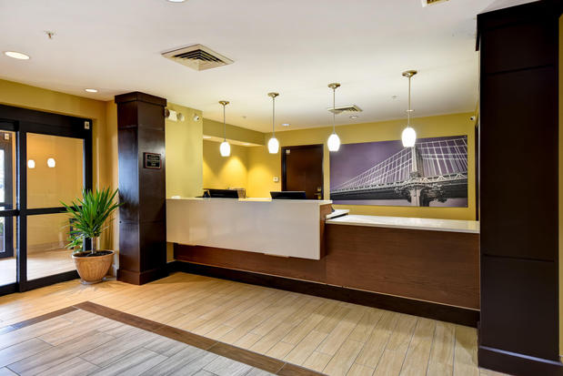 Images Staybridge Suites Grand Rapids - Airport, an IHG Hotel