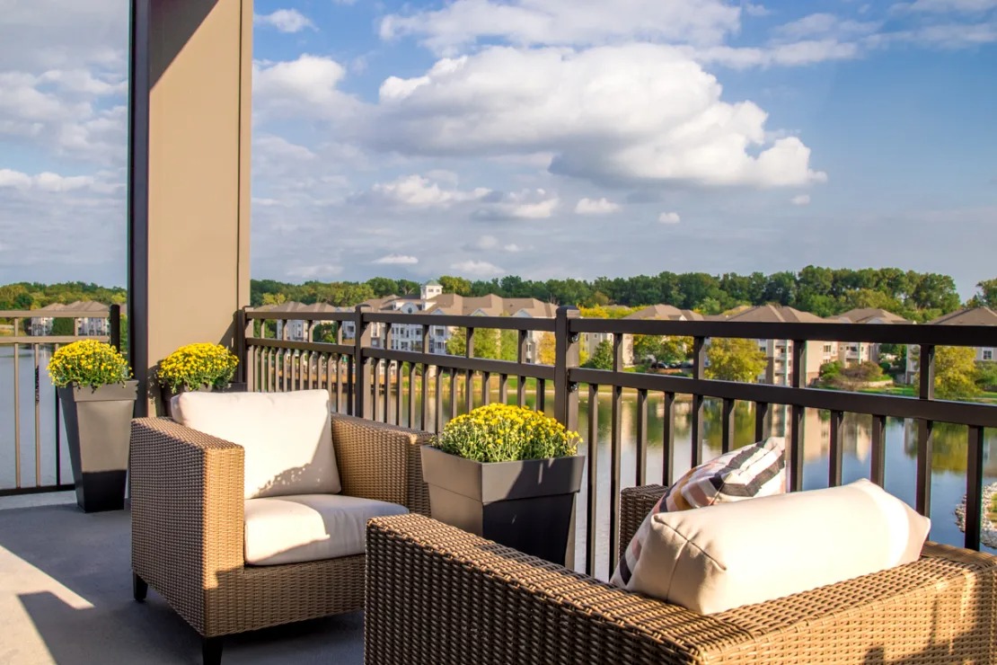 Lake Overlook Level with Dining Suite 