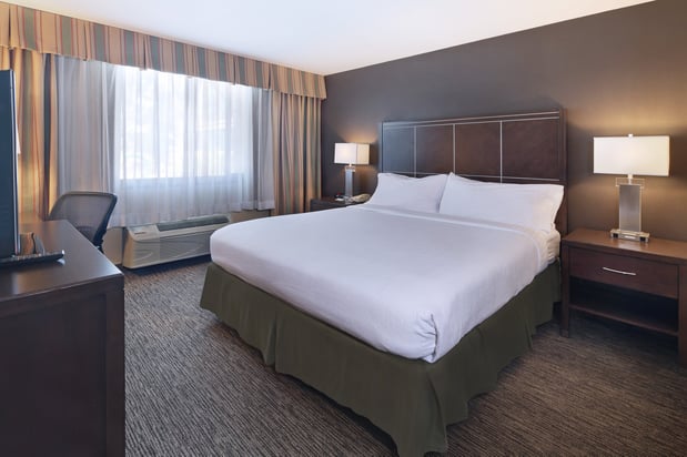 Images Holiday Inn & Suites Anaheim (1 Blk/Disneyland®) by IHG