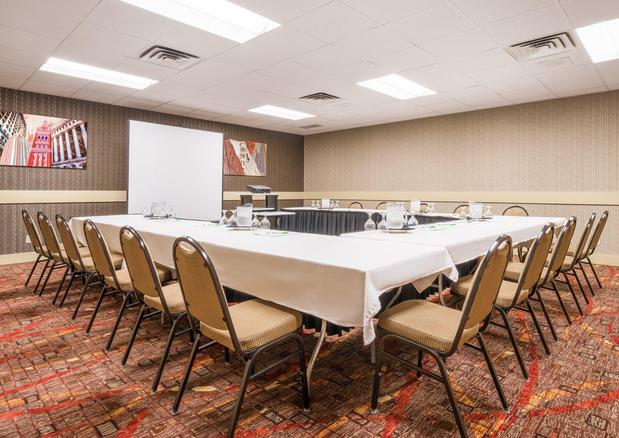 Images Holiday Inn Manitowoc by IHG