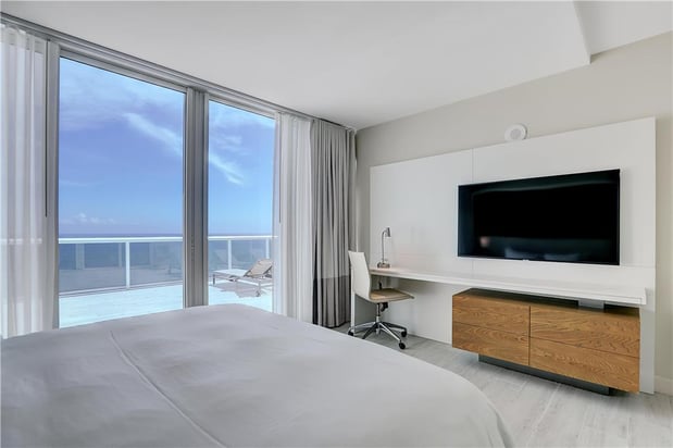 Images Beach House Fort Lauderdale, a Hilton Resort