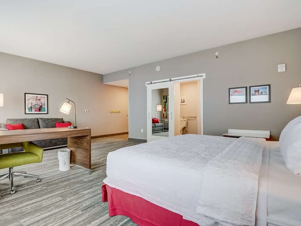 Images Hampton Inn and Suites by Hilton Cincinnati Midtown Rookwood