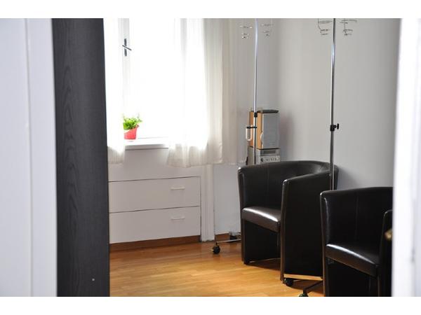 Dr. Johannes Königseder, Landstraßer Hauptstraße 147/9/1. Stock - Lift in Wien