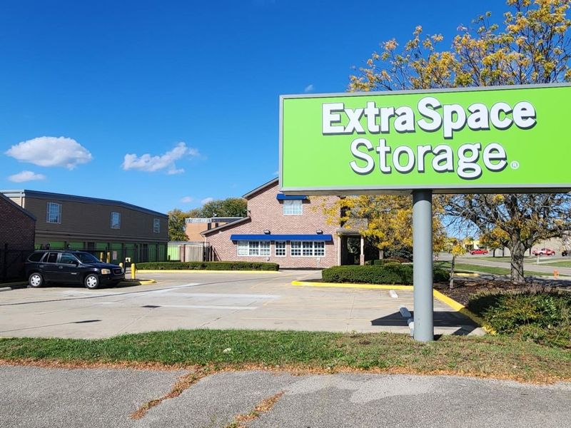 Images Extra Space Storage