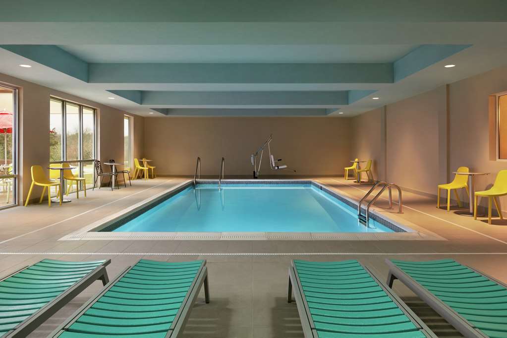 Pool Home2 Suites by Hilton Chantilly Dulles Airport Chantilly (703)253-3400