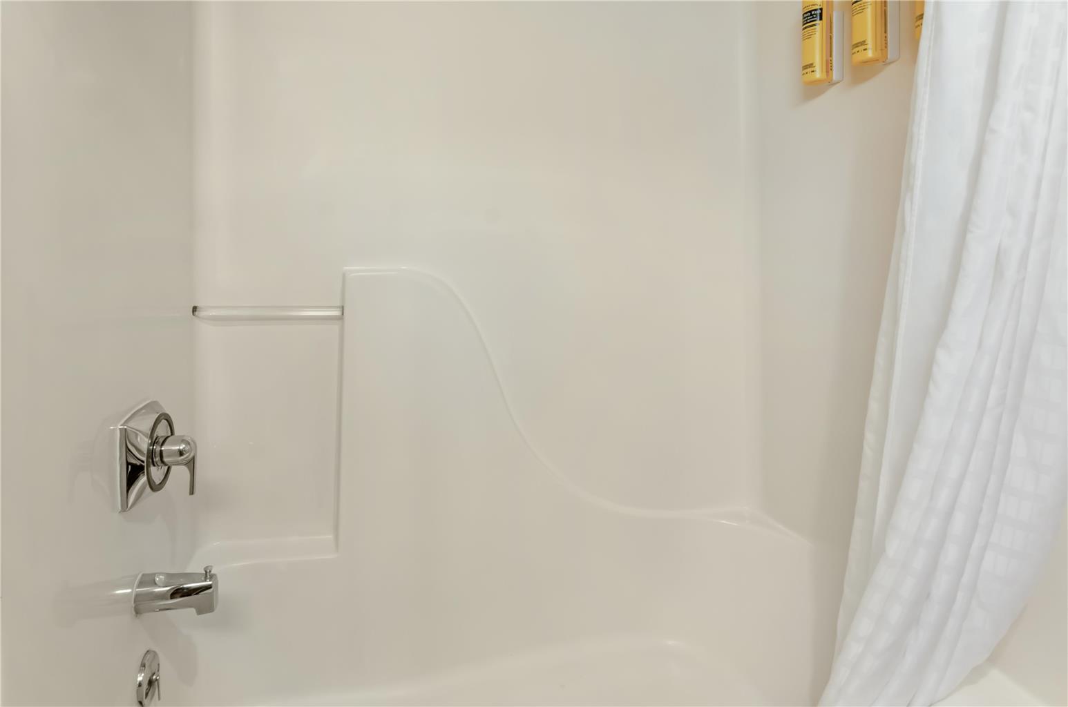 Queen Bathroom