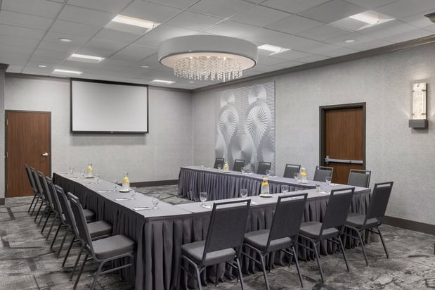 Images Holiday Inn Coralville - Iowa City by IHG