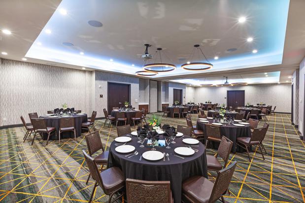 Images Holiday Inn & Suites McKinney - N Allen by IHG