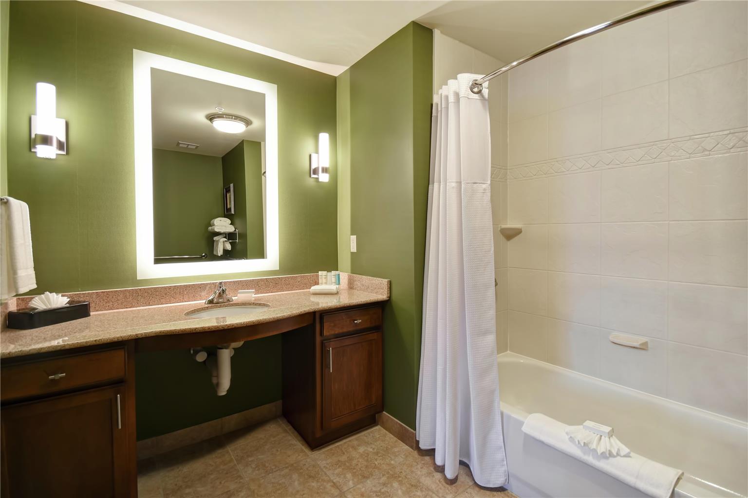 Guest room bath
