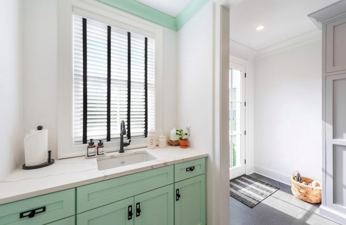 Add a pop of texture to your faux wood blinds. At Budget Blinds of Rockwall, Forney, Terrell, and Greenville, we can help you dress up any washroom.