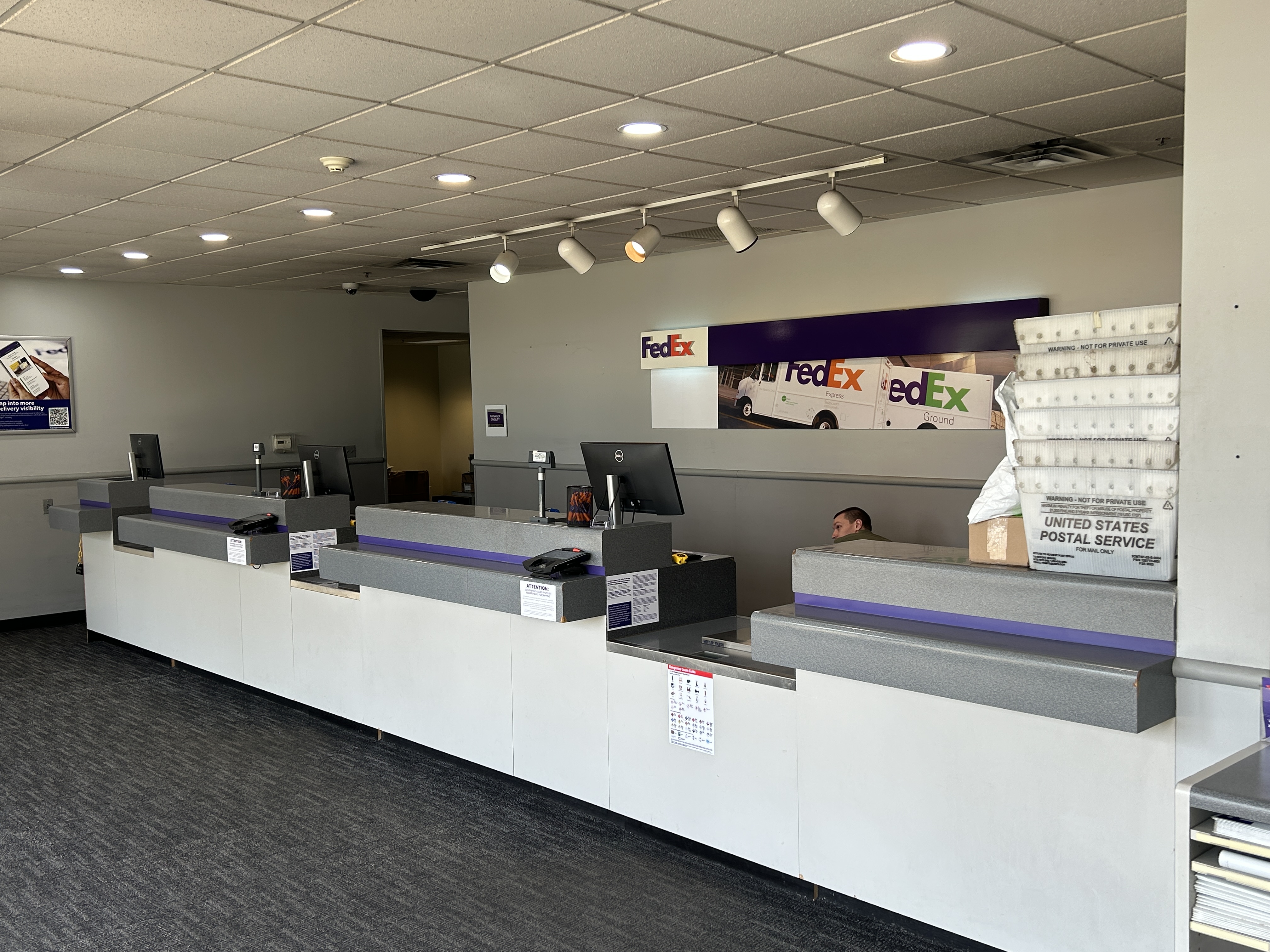 FedEx Office Ship Center Image