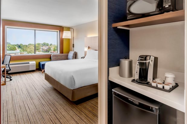 Images Holiday Inn Express & Suites Milwaukee – West Allis by IHG