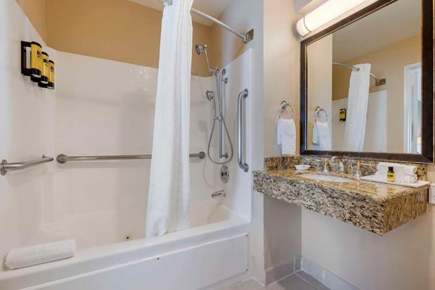 Images Best Western Plus Marina Shores Hotel