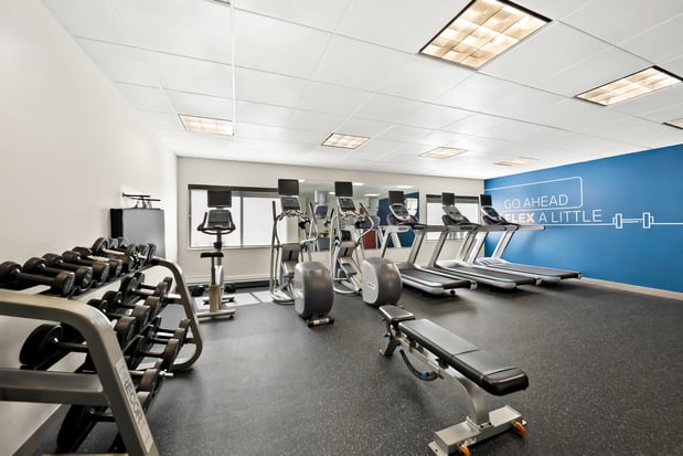 Images Holiday Inn Express & Suites Raleigh NE - Medical Ctr Area by IHG