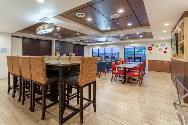 Images Holiday Inn Express & Suites Cedar Falls - Waterloo by IHG