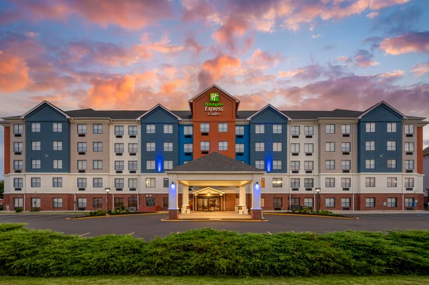 Images Holiday Inn Express & Suites Indianapolis - East by IHG