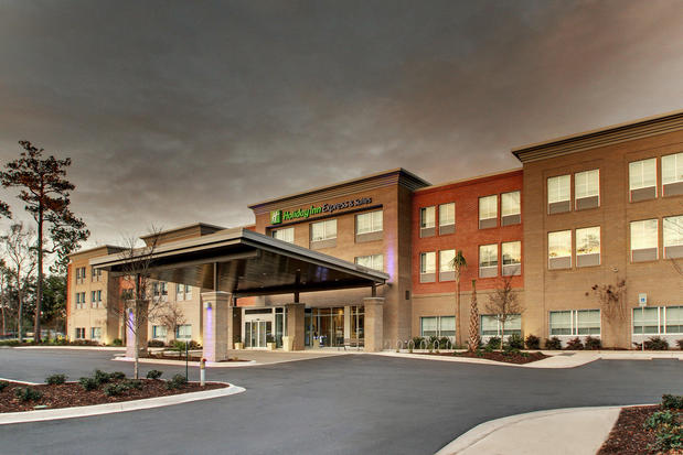 Images Holiday Inn Express & Suites Charleston NE Mt Pleasant Us17, an IHG Hotel