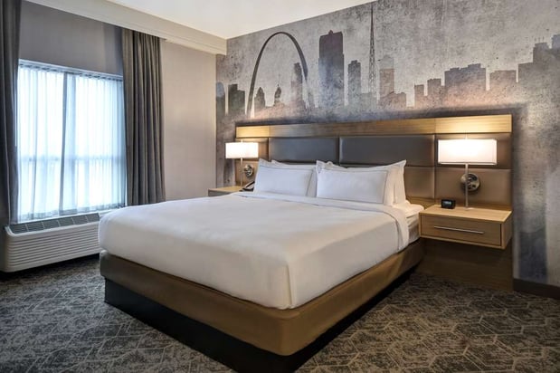 Images DoubleTree by Hilton St. Louis Airport